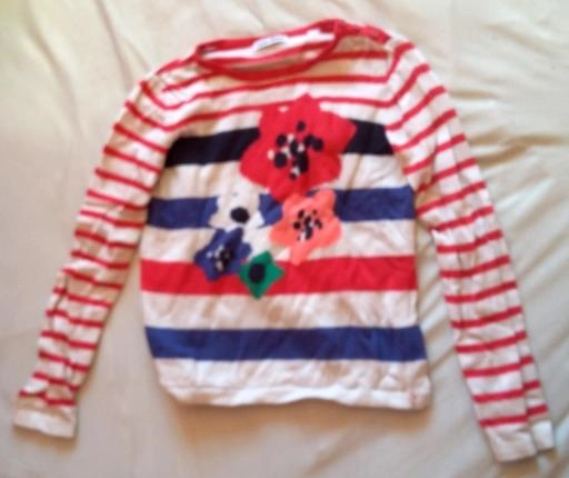 Pull rayé avec fleurs